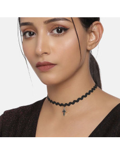 Choker negru ingust, din panglica model zig-zag, cu medalion cruciulita neagra