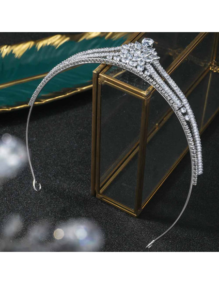 Tiara eleganta Night Angel, model delicat cu cristale dreptunghiulare si ascutite