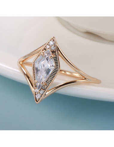Inel elegant, cristal romboidal de zirconie cubica si bordura de cristale