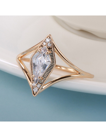 Inel elegant, cristal romboidal de zirconie cubica si bordura de cristale