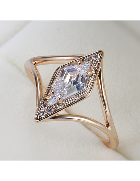 Inel elegant, cristal romboidal de zirconie cubica si bordura de cristale