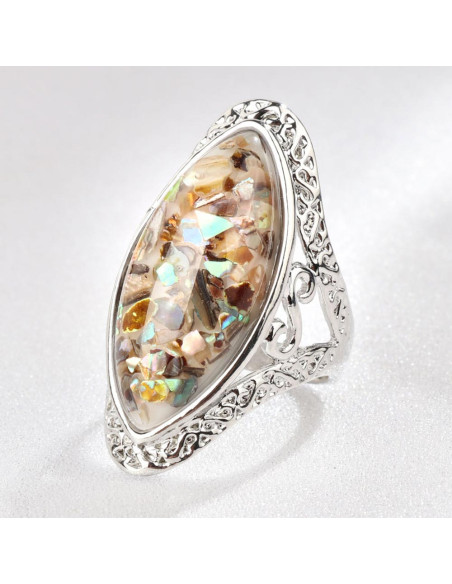 Inel vintage lung, cristal oval cu bucatele de sidef si rama metalica