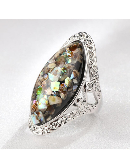 Inel vintage lung, cristal oval cu bucatele de sidef si rama metalica