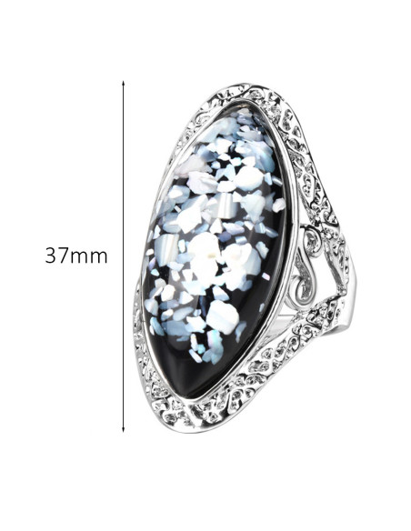Inel vintage lung, cristal oval cu bucatele de sidef si rama metalica