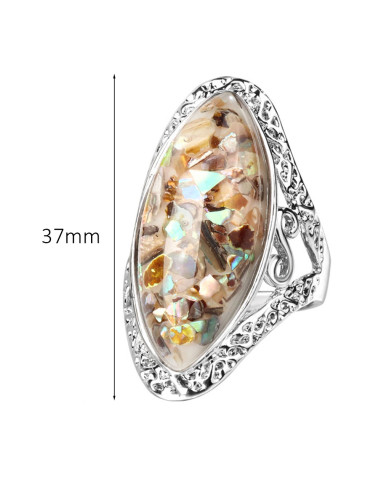 Inel vintage lung, cristal oval cu bucatele de sidef si rama metalica