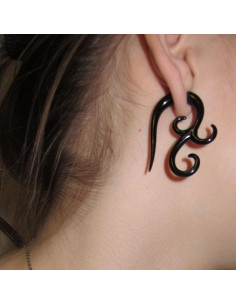 Ear expander fals, model tribal cu trei capete rasucite din plastic negru 2