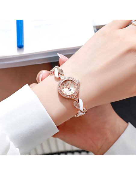 Ceas de dama elegant, curea metalica cu inimioare delicate bicolore si cristale