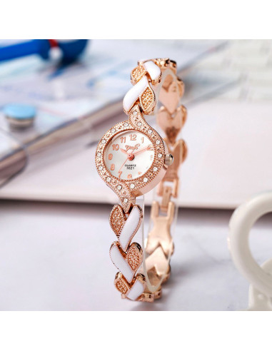 Ceas de dama elegant, curea metalica cu inimioare delicate bicolore si cristale