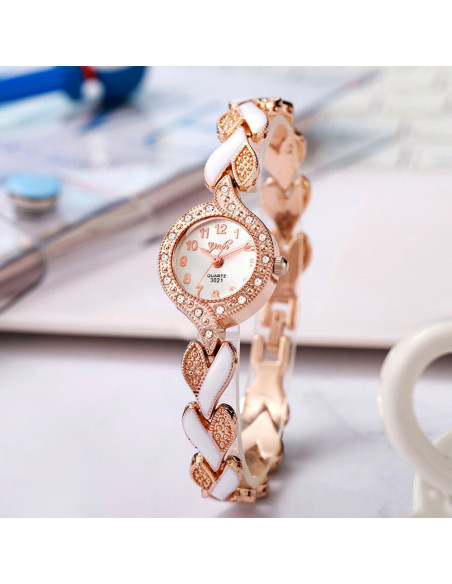 Ceas de dama elegant, curea metalica cu inimioare delicate bicolore si cristale