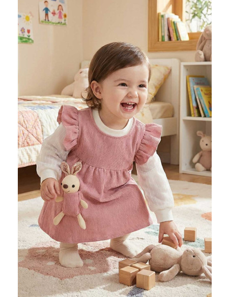 Rochita Fetite Roz din Catifea Reiata cu Iepuras de Plus Inclus si Bluza Alba Eleganta - Set 2 Piese