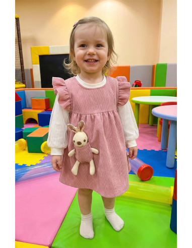 Rochita Fetite Roz din Catifea Reiata cu Iepuras de Plus Inclus si Bluza Alba Eleganta - Set 2 Piese
