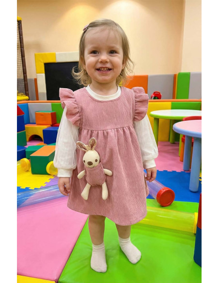 Rochita Fetite Roz din Catifea Reiata cu Iepuras de Plus Inclus si Bluza Alba Eleganta - Set 2 Piese