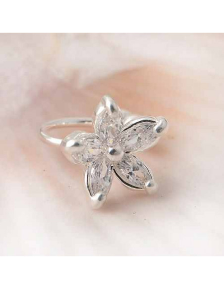 Cercel tip ear cuff, floricica micuta cu cinci cristale