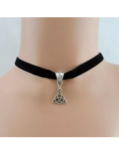 Colier choker din catifea neagra, cu medalion Triquetra 2