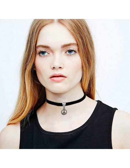 Colier choker din catifea neagra, cu medalion Semnul pacii